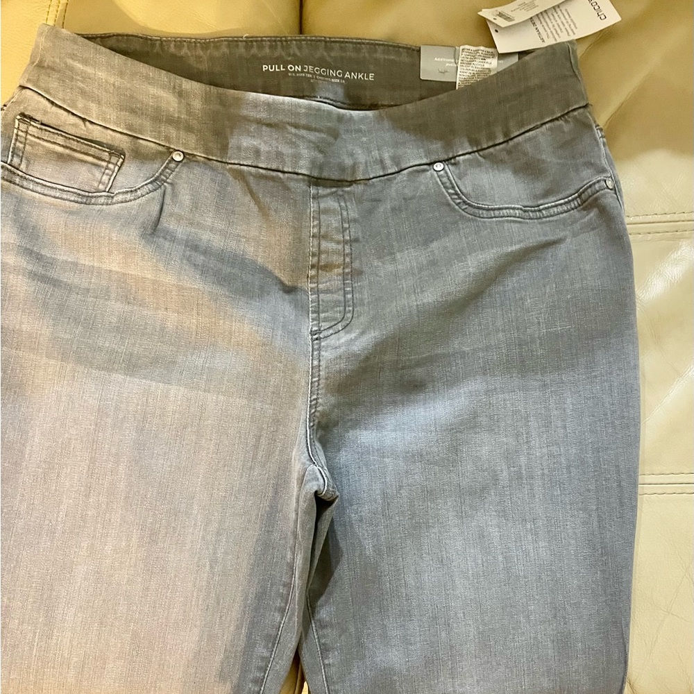 Chico’s Ankle Length Pull On Sparkle Jeggings NEW!